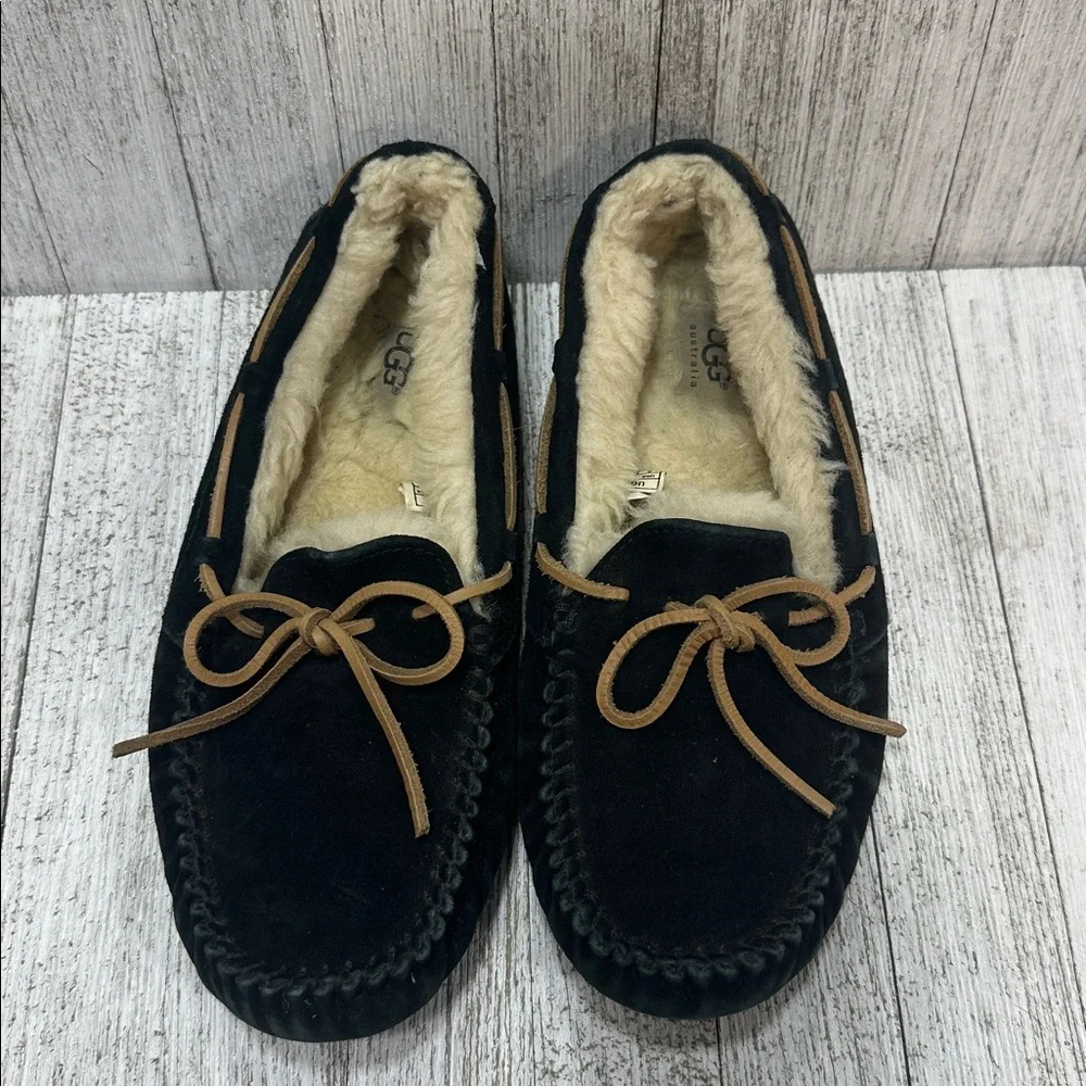 UGG Women's Black and Tan Moccasins - Picture 4 of 8